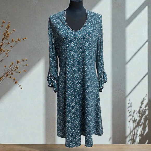 Max Studio Dresses & Skirts - MAX STUDIO SCOOP NECK DRESS BLUE & WHITE GEOMETRIC PATTERN RUFFLE SLEEVE SZ L
